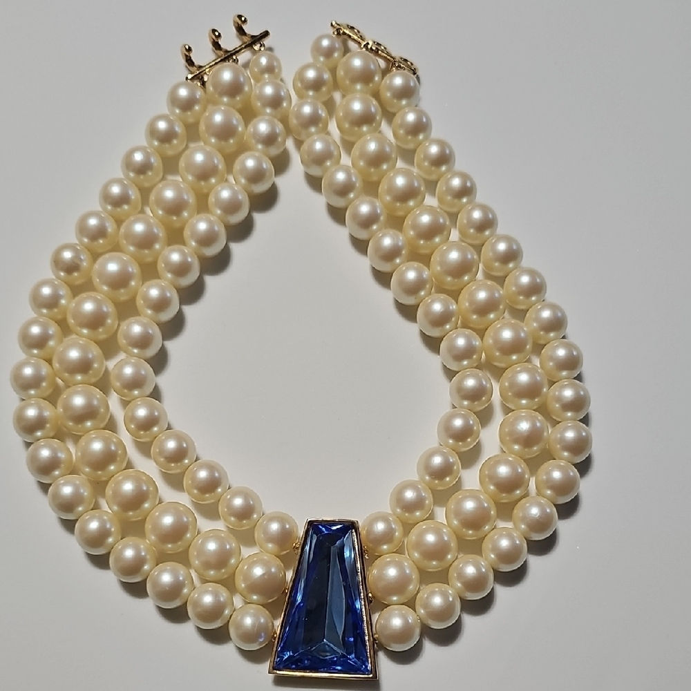 Vintage Creamy White Pearl Choker with Saphire Trapezoid Pendant - Picture 10 of 10